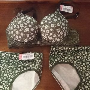 Green Floral Bra and Panties Set, 34B, 7L